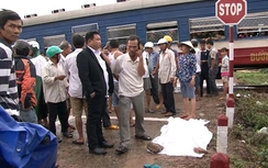 Giao thông 24h: Xe máy đấu đầu xe tải, tàu hỏa tông cụ bà