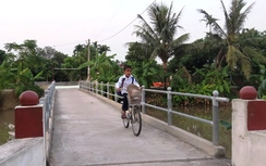 Ông thợ may chi 400 triệu làm cầu xóa “ốc đảo”