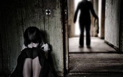 Dân phòng dụ dỗ, quan hệ nhiều lần với bé gái 14 tuổi