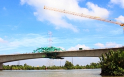 Hợp long cầu đầu tiên trên cao tốc Bến Lức - Long Thành
