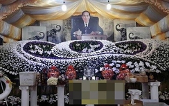 50 cô gái chân dài múa cột trong lễ tang ở Đài Loan