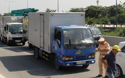 5 ô tô tông liên hoàn trên đại lộ Mai Chí Thọ