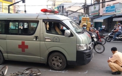 Tiền Giang: Xe cấp cứu tông một phụ nữ nguy kịch