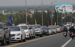 Cầu Rạch Miễu kẹt xe kéo dài chục cây số