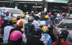 Sáng thứ 2, ngã tư Vũ Tùng-Bùi Hữu Nghĩa kẹt cứng