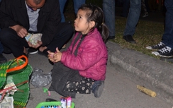 Ám ảnh cảnh trẻ em mưu sinh ở đền Trần