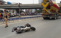 Hà Nội: Nữ sinh đi xe đạp điện bị xe bồn cán tử vong