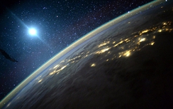 Hình ảnh UFO đâm sầm vào Mặt trời