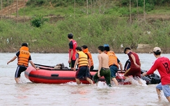 Đâm vào trụ cầu, hai thanh niên văng xuống sông Trà Khúc