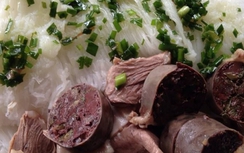 Ghé xứ Nẫu - Quy Nhơn thưởng thức bánh hỏi lòng heo nức tiếng