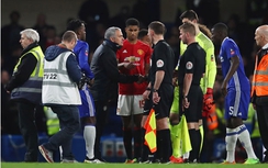 Tin bóng đá sáng 14/3: Trọng tài bắt trận Chelsea-MU nhận “mưa gạch đá”