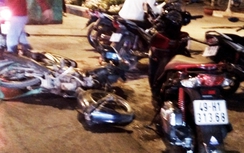 Thiếu nữ gào khóc sau cú tông xe nảy lửa