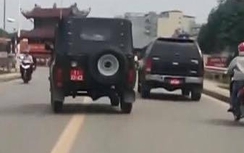 Video: Xe biển đỏ lấn làn, vượt ẩu giữa phố Hà Nội