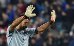 Buffon cán mốc 1000 trận: “Quý ông” đích thực của bóng đá Italia