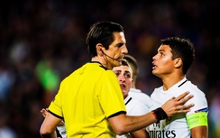 Trọng tài trận Barca - PSG được trắng án