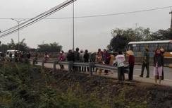 Nam thanh niên mặc áo mưa, đội MBH chết bên xe máy dưới mương