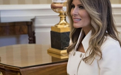 Đồng loạt ký đơn yêu cầu bà Melania Trump chuyển chỗ ở