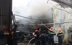 Hà Nội: Cháy lớn tại kho hàng sát khu đô thị Yên Hòa