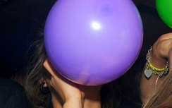 Hà Nội cấm học sinh sử dụng bóng cười