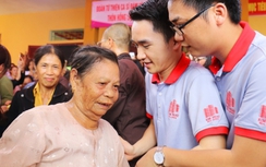 Quyên góp ủng hộ người nghèo 200 triệu đồng