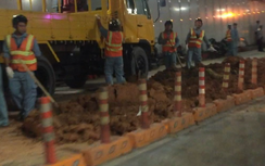 Xe lật trong hầm Thủ Thiêm, tắc nghẽn nhiều giờ