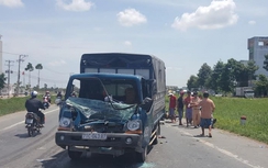 Xe tải tông liên hoàn, người đàn ông bất tỉnh giữa đường