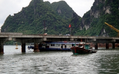 Xây cầu cảng thuộc Bến cảng hành khách Hòn Gai