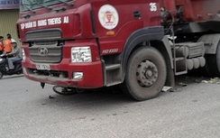 Chở hoa quả đi bán, người phụ nữ bị xe container cán tử vong