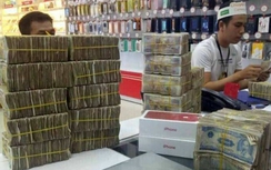 Tài xế mang hơn 50 triệu tiền lẻ mua iPhone 7 gây xôn xao