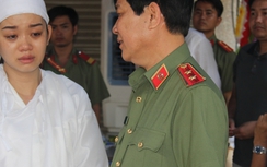 Thứ trưởng Bộ Công an thăm gia đình thiếu tá CSGT tử nạn