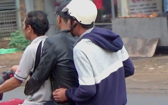 Đắk Lắk: Người dân "đầu trần" vô tư chạy xe trên QL