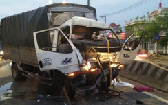 TP.HCM: Xe tải dính chặt container, tài xế tử vong trong cabin