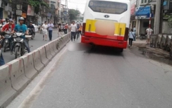 Ngã vào dải phân cách, bị xe buýt từ phía sau cán tử vong