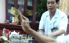 Giám đốc bệnh viện Gia Viễn đánh bạc tại phòng làm việc