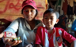 Truy tìm nhóm thanh niên phát bánh kẹo khiến 59 người nhập viện