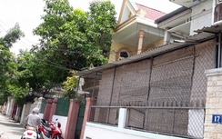 Mẹ tá hỏa phát hiện con chết trong tư thế treo cổ tại nhà