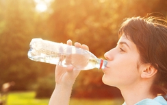 10 giải pháp bù nước cho cơ thể trong mùa hè