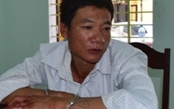 Thưởng nóng Trưởng Công an xã bị thương khi bắt nghi phạm giết người