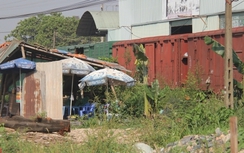 Tháo dỡ hàng chục công trình lấn chiếm đường sắt