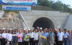 Nhiều cán bộ lão thành các bộ, ngành tham quan hầm Đèo Cả