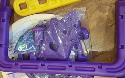 Nhận tiền đủ, bán hàng cũ: Lazada bị khách hàng tố