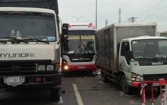 Va chạm liên hoàn giữa 4 ô tô, hành khách hoảng loạn la hét