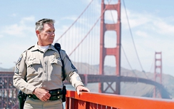 Vị “thần hộ mệnh” chuyên ngăn người tự sát tại cầu Cổng Vàng