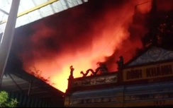 Cháy lớn tại nhà kho, hàng trăm chiến sĩ PCCC xuyên đêm dập lửa