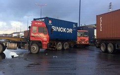 Xe container gặp sự cố, giao thông Xa lộ Hà Nội kẹt cứng