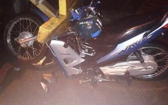 Lao xe máy vào đuôi container, thanh niên bất tỉnh