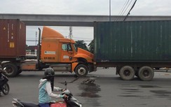 Ba xe container tông liên hoàn, giao thông hỗn loạn
