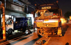 Hung thần container húc văng xe rác vào nhà dân, 2 người bị thương