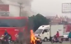 Nam thanh niên đốt xe, đổ xăng lên người định tự thiêu