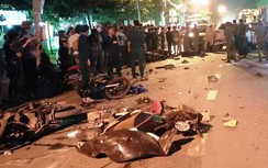 Xe "điên" đâm 12 ô tô xe máy, người thương vong nằm la liệt